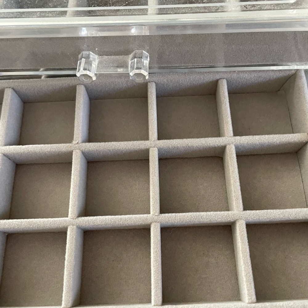 Clear Acrylic Jewelry Organizer - Picture 5 of 7